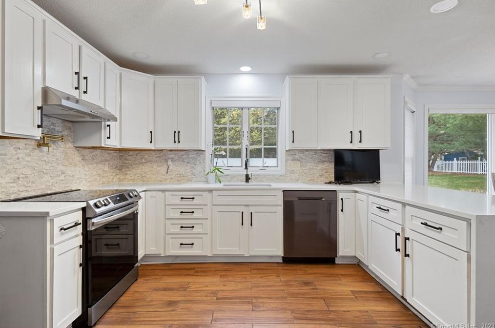 210 Collindale Dr, Meriden CT  06450-8315 exterior