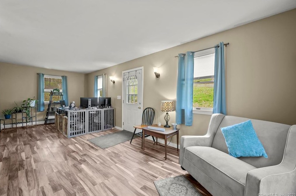 11 Pumpkin Hill Ln, Northville CT  06776-4622 exterior