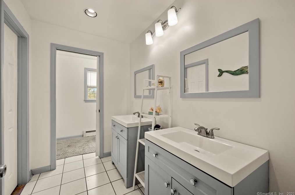 11 Pumpkin Hill Ln, Northville CT  06776-4622 exterior