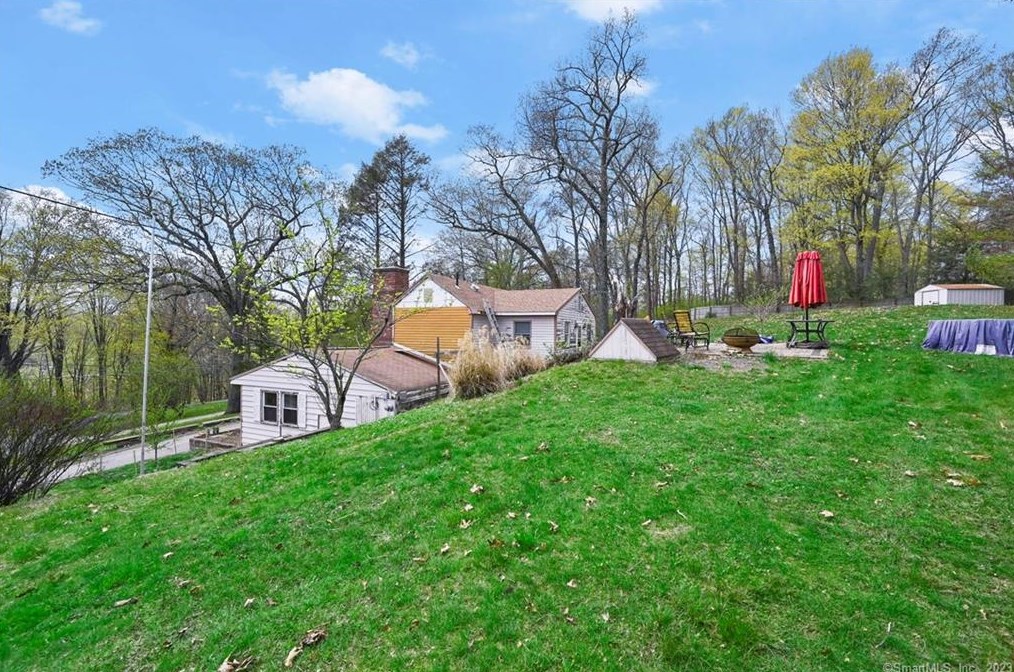 11 Pumpkin Hill Ln, Northville CT  06776-4622 exterior