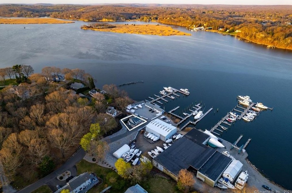 18 Riverside Ave, Fenwick CT  06475-1415 exterior