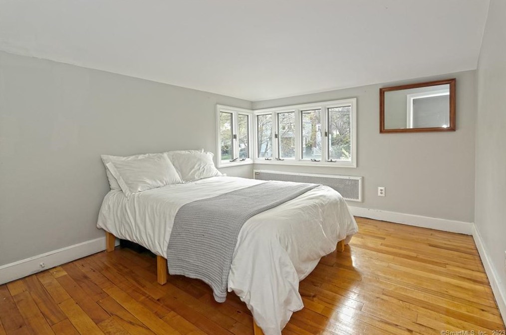 100 Lakeview Ter, New Haven CT  06515-1811 exterior