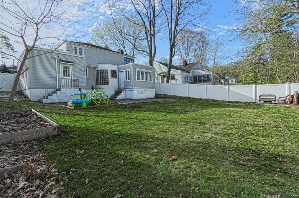 100 Lakeview Ter, New Haven CT  06515-1811 exterior