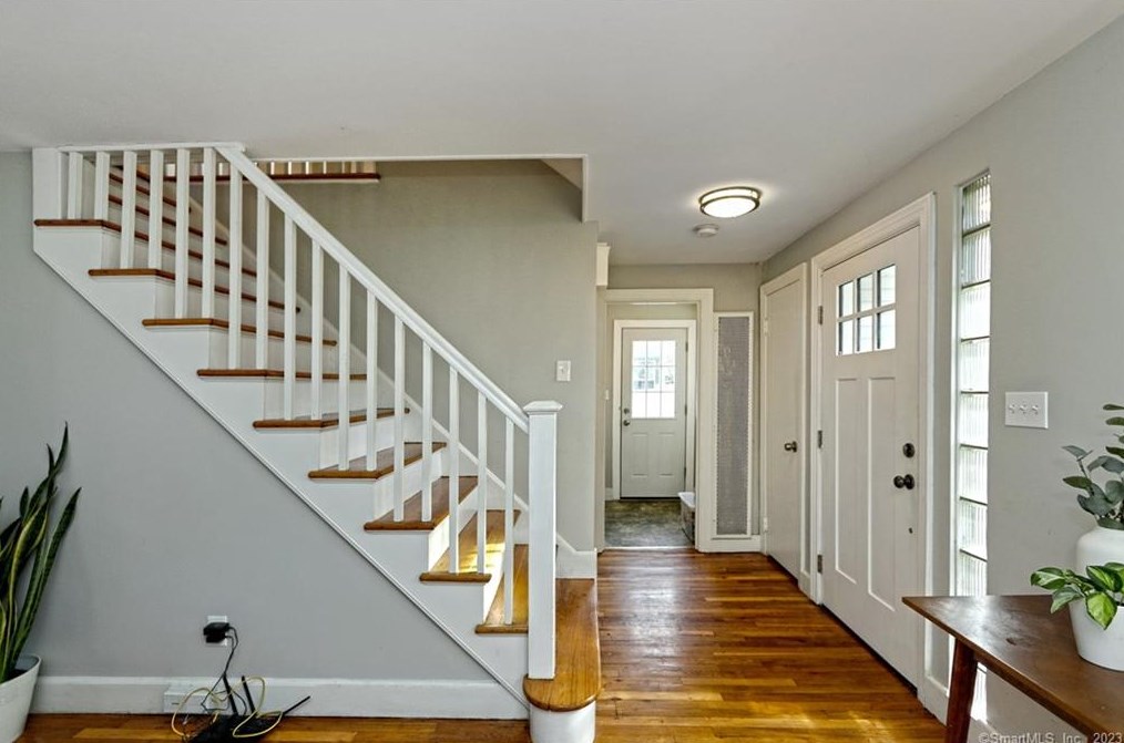 100 Lakeview Ter, New Haven CT  06515-1811 exterior