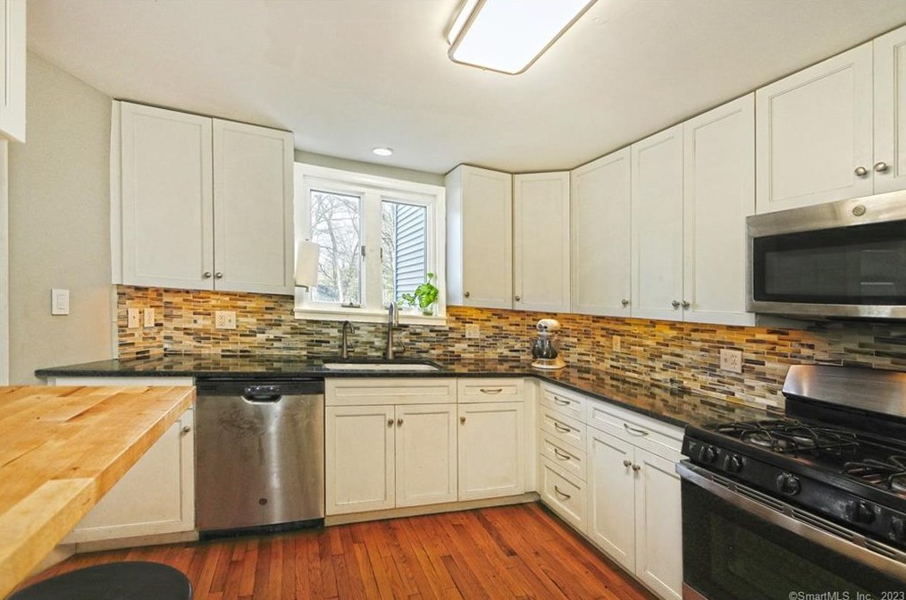 100 Lakeview Ter, New Haven CT  06515-1811 exterior