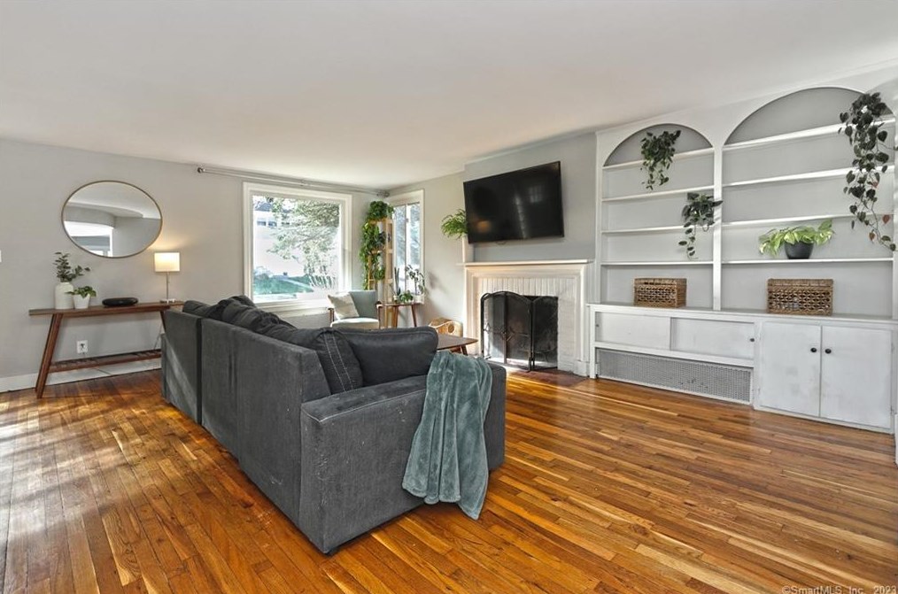 100 Lakeview Ter, New Haven CT  06515-1811 exterior