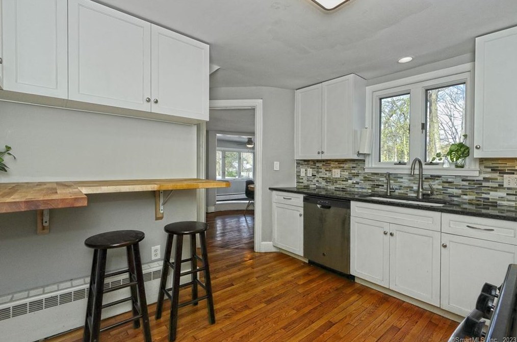 100 Lakeview Ter, New Haven CT  06515-1811 exterior