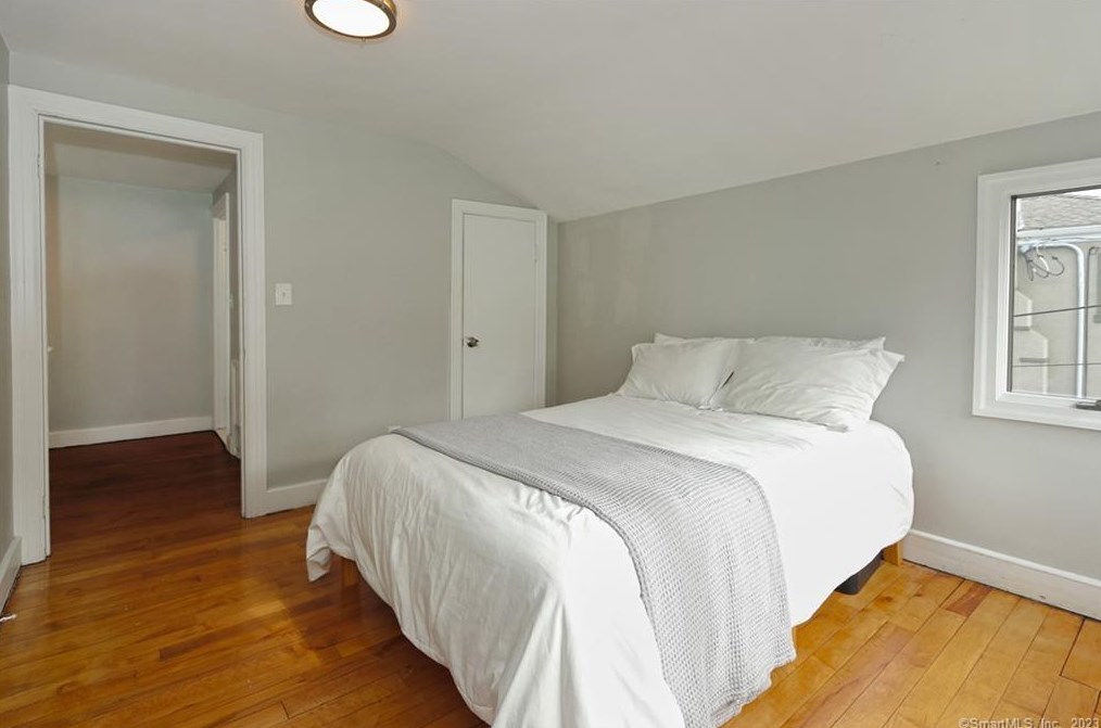 100 Lakeview Ter, New Haven CT  06515-1811 exterior