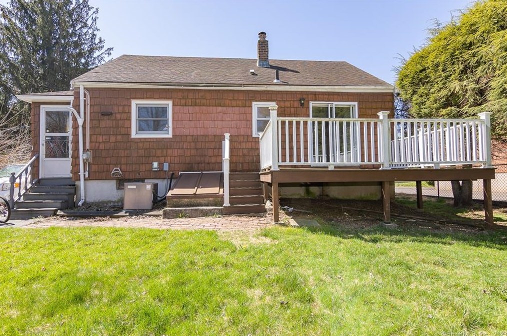 125 Kensington Ave, Meriden CT  06451-2011 exterior