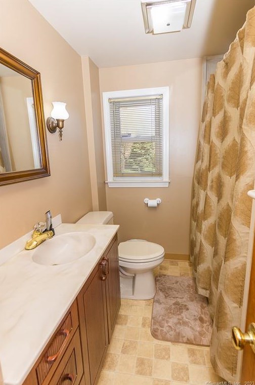 125 Kensington Ave, Meriden CT  06451-2011 exterior