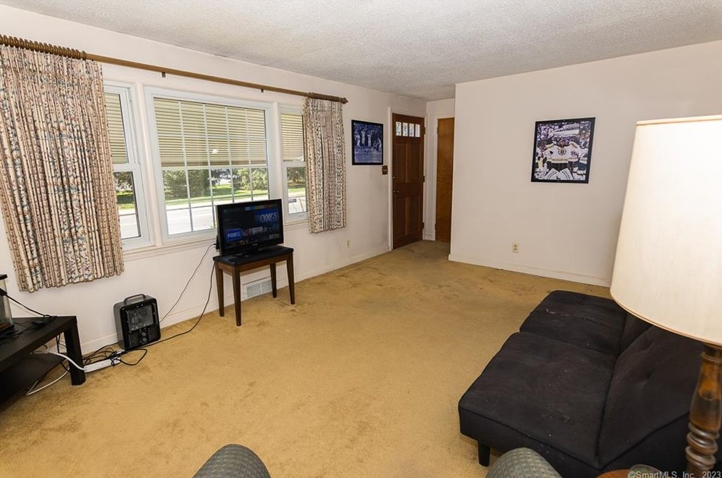 125 Kensington Ave, Meriden CT  06451-2011 exterior