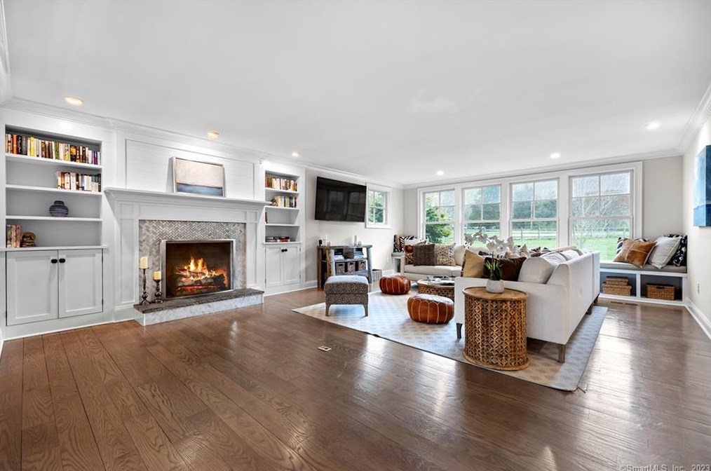 62 Mistywood Ln, Fairfield CT  06824-1620 exterior