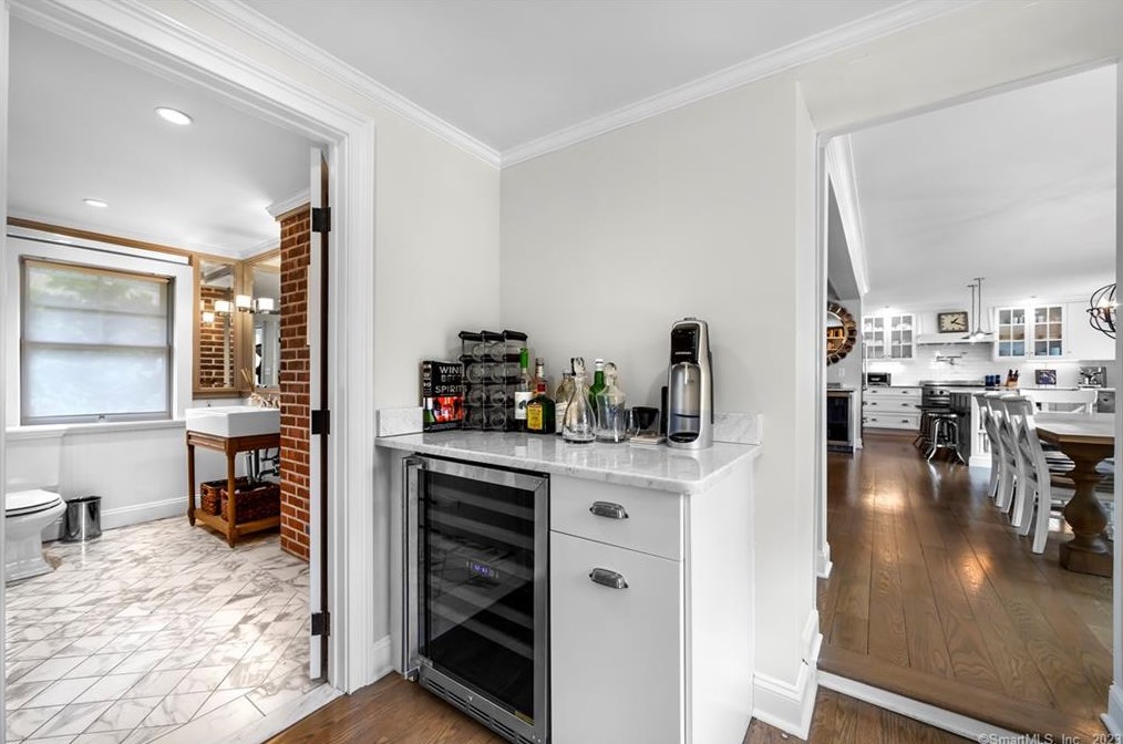 62 Mistywood Ln, Fairfield CT  06824-1620 exterior