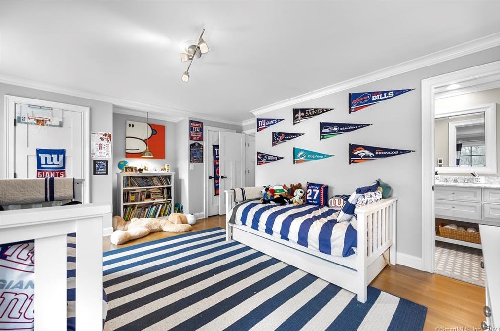 62 Mistywood Ln, Fairfield CT  06824-1620 exterior