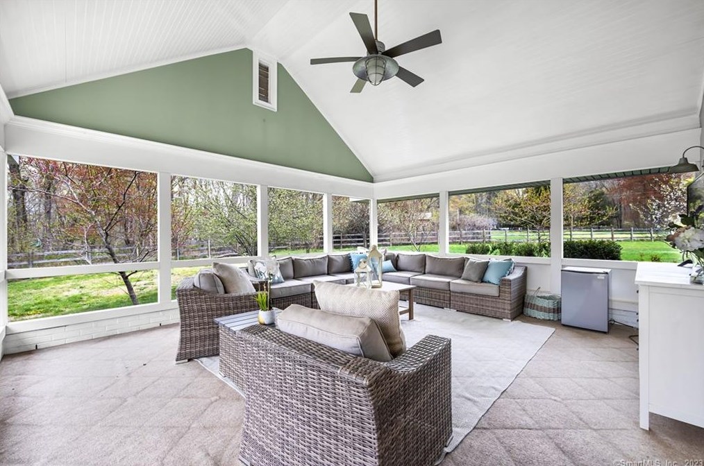 62 Mistywood Ln, Fairfield CT  06824-1620 exterior