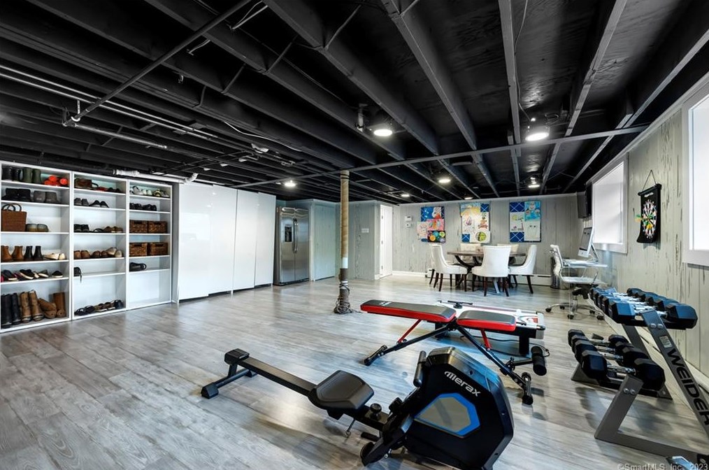 62 Mistywood Ln, Fairfield CT  06824-1620 exterior