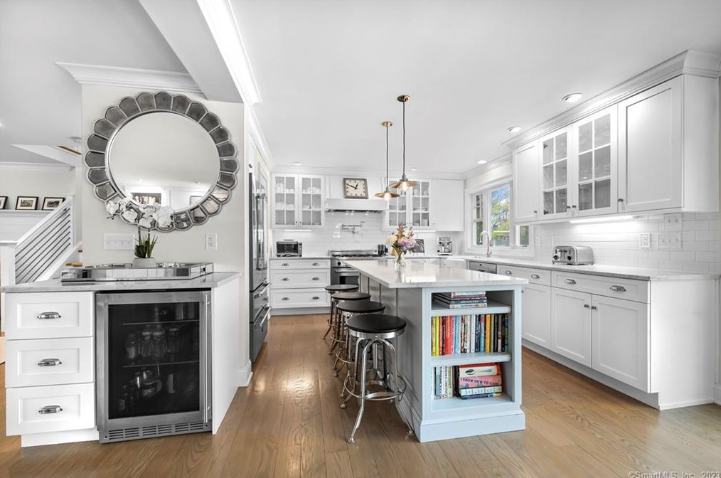 62 Mistywood Ln, Fairfield CT  06824-1620 exterior