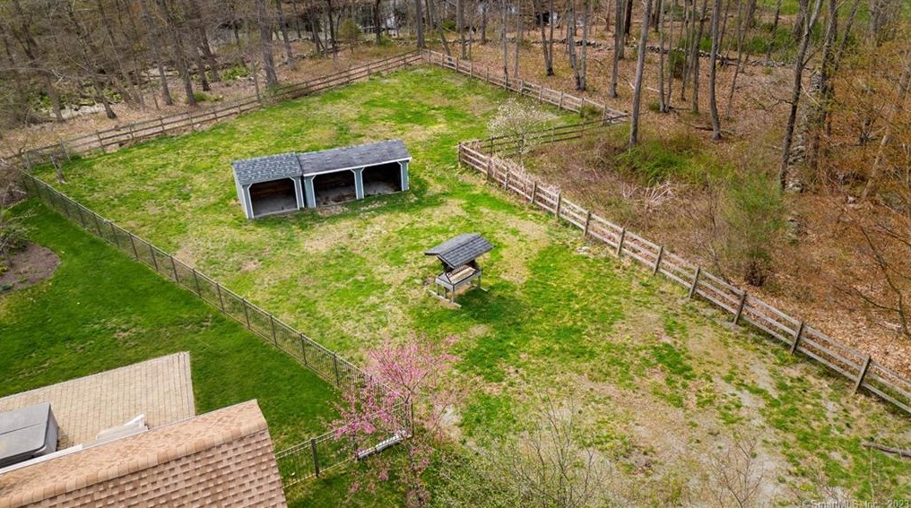 62 Mistywood Ln, Fairfield CT  06824-1620 exterior