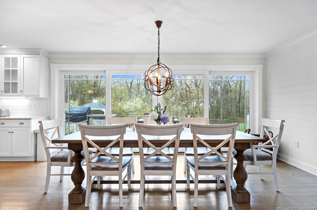 62 Mistywood Ln, Fairfield CT  06824-1620 exterior