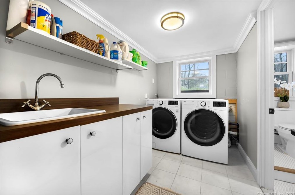 62 Mistywood Ln, Fairfield CT  06824-1620 exterior