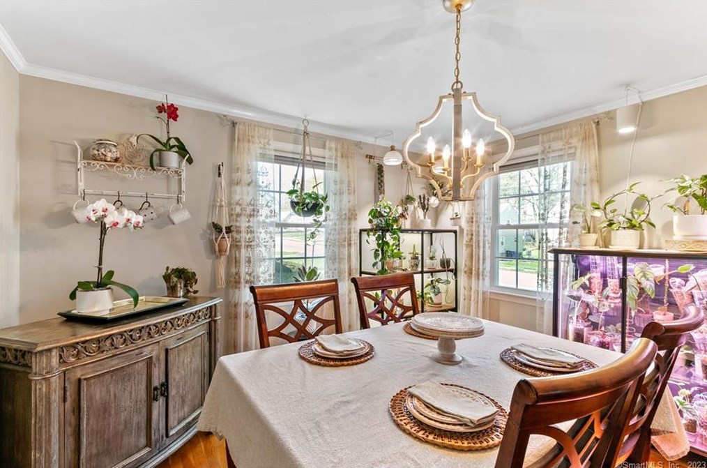 33 Edgemere Ave, Hartford CT  06110-1118 exterior