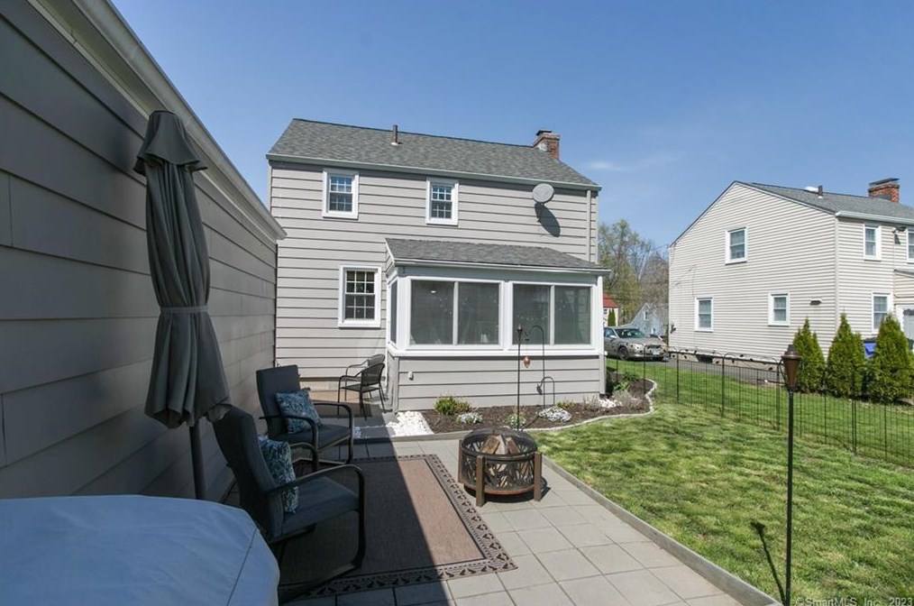 33 Edgemere Ave, Hartford CT  06110-1118 exterior