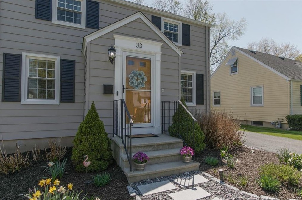 33 Edgemere Ave, Hartford CT  06110-1118 exterior