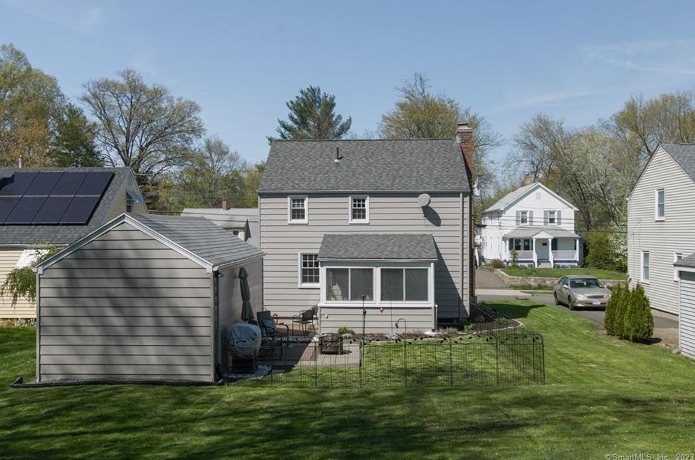 33 Edgemere Ave, Hartford CT  06110-1118 exterior