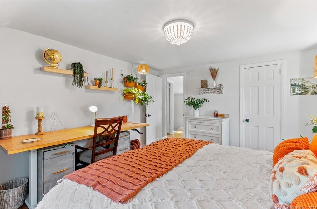 33 Edgemere Ave, Hartford CT  06110-1118 exterior