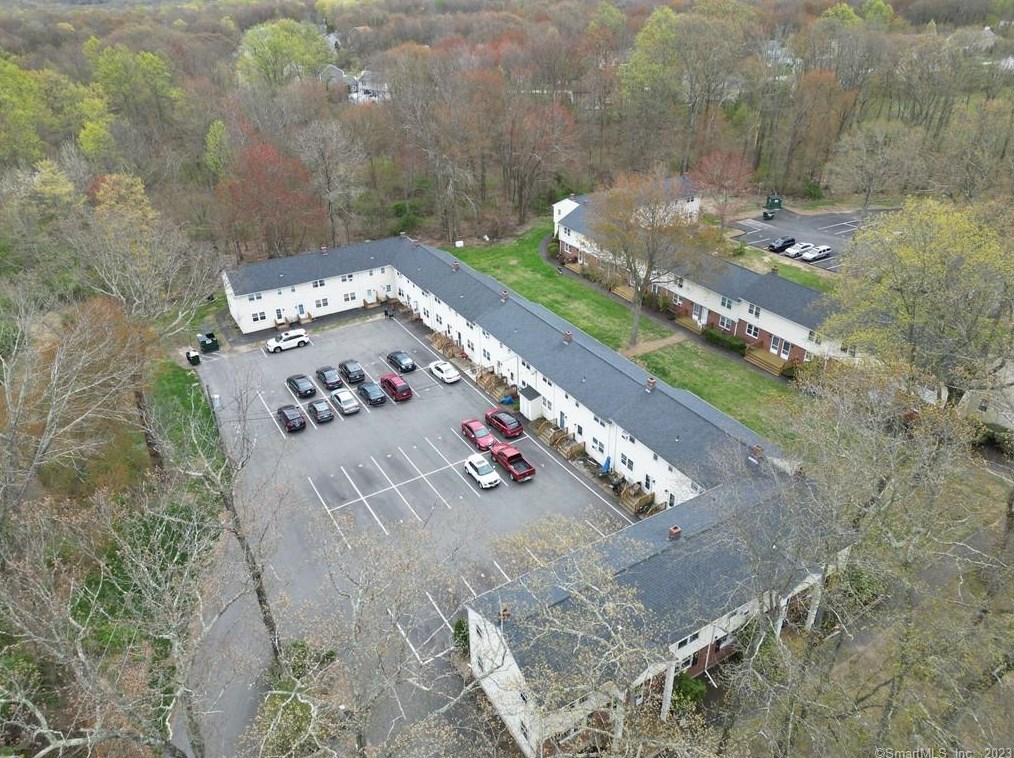 10 Carolina Dr, Chesterfield CT  06370-1648 exterior
