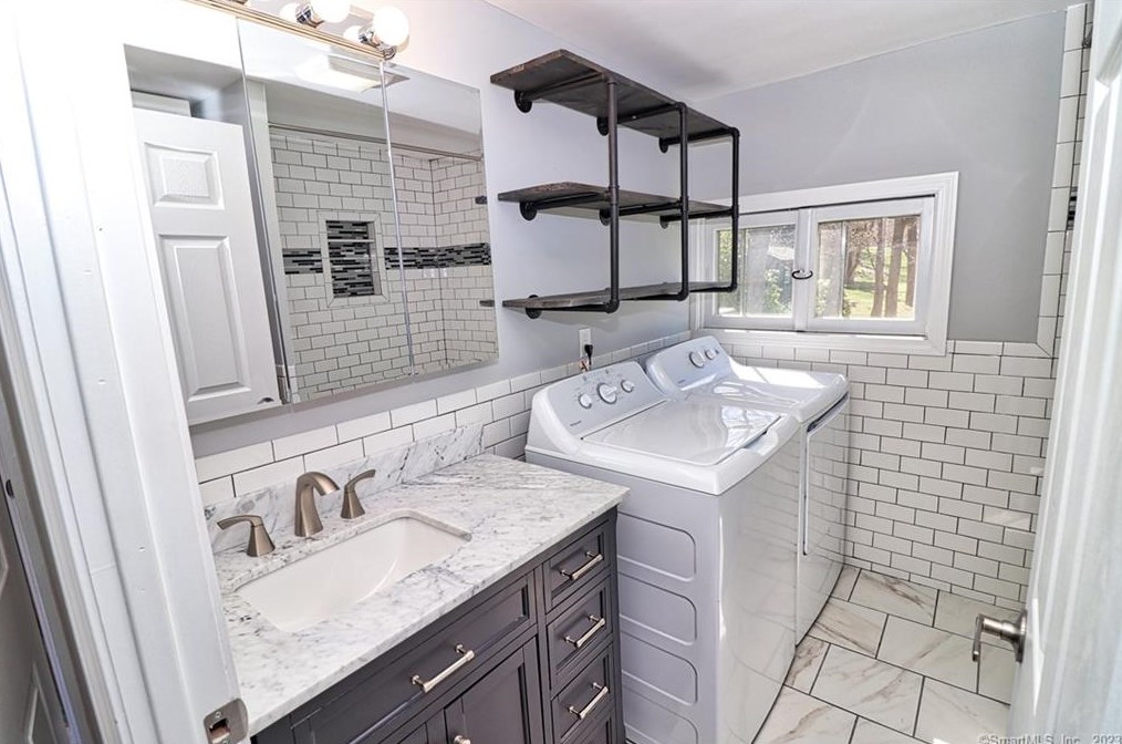 51 White St, Watertown CT  06795-1603 exterior