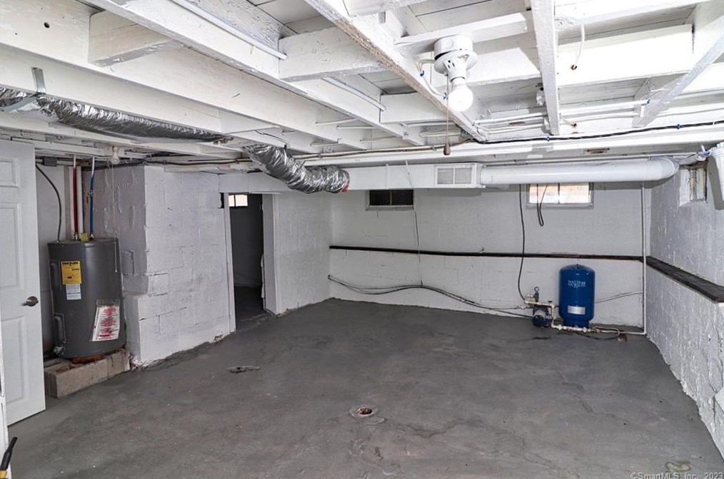 51 White St, Watertown CT  06795-1603 exterior