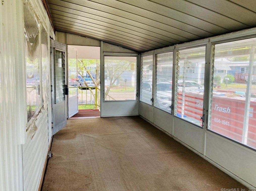 21 Shawnee Rd, Hartford CT  06118-2554 exterior