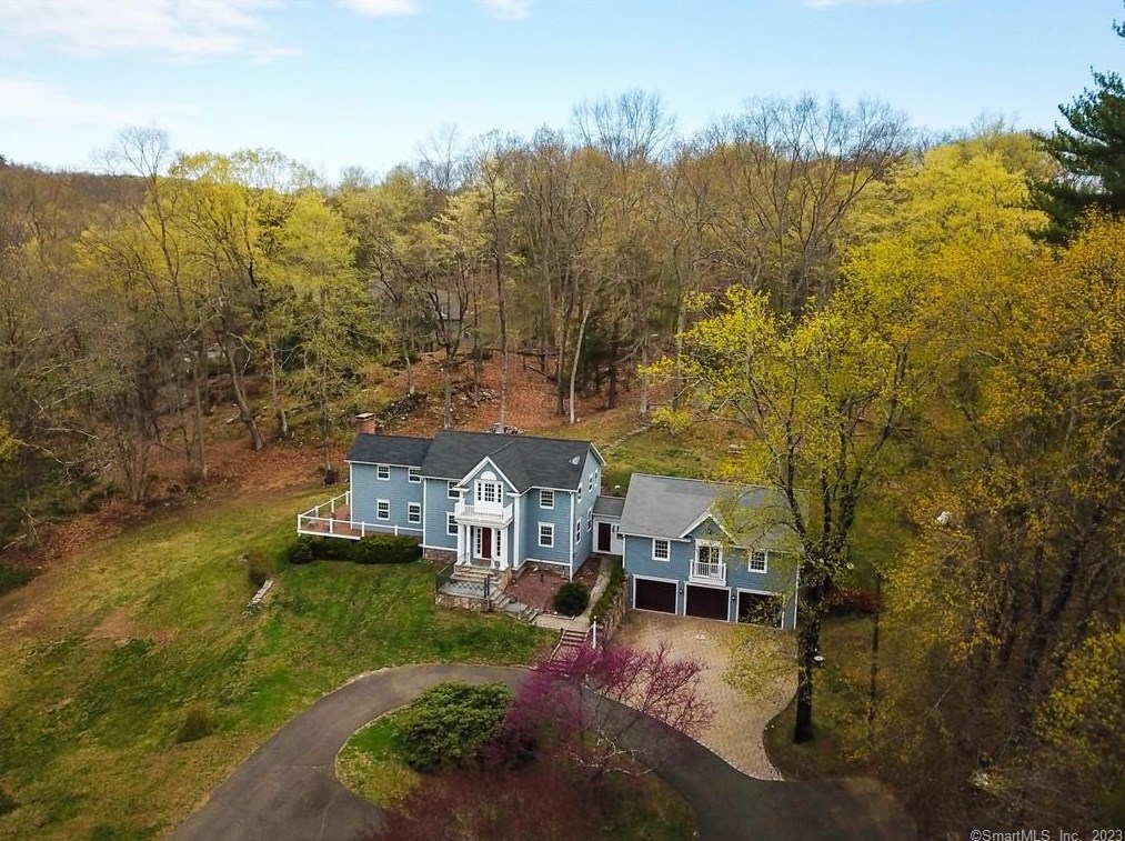 275 Wewaka Brook Rd, Bridgewater CT  06752-1714 exterior