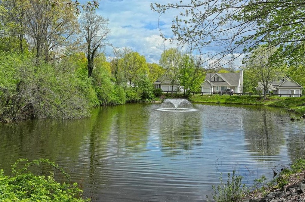 25 Hamden Hills Dr, New Haven CT 06518-5350 exterior