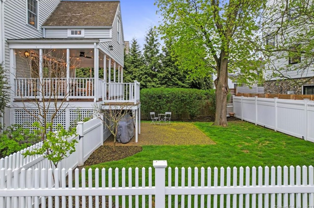 20 Apple Tree Trl, Westport CT  06880-6803 exterior