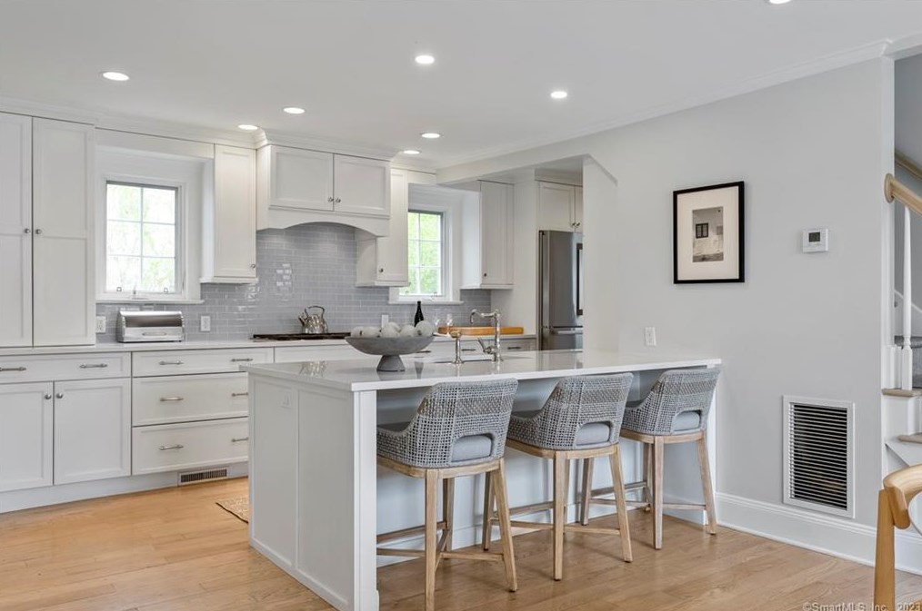 20 Apple Tree Trl, Westport CT  06880-6803 exterior