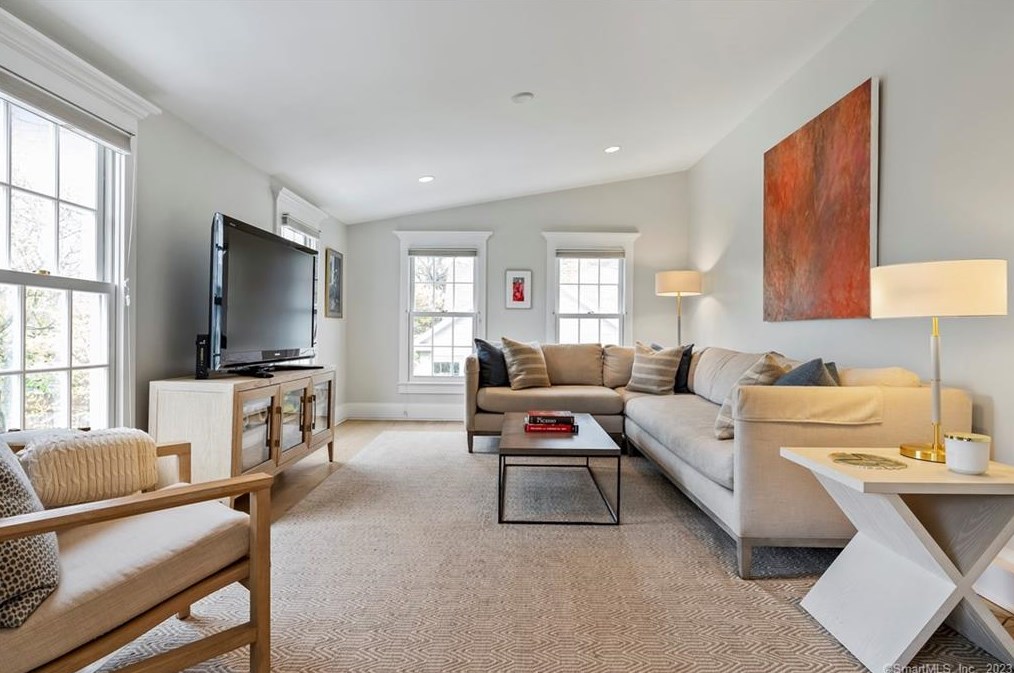 20 Apple Tree Trl, Westport CT  06880-6803 exterior
