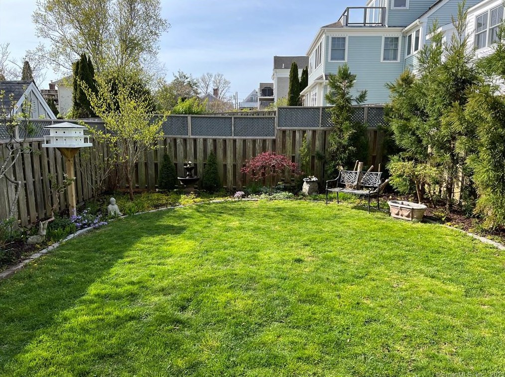 15 Trumbull St, Pawcatuck CT  06379-1418 exterior