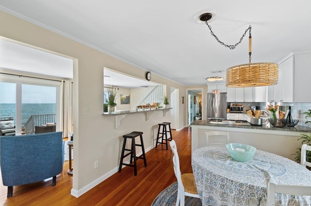69 Soundview Ave, Madison CT  06443-2709 exterior