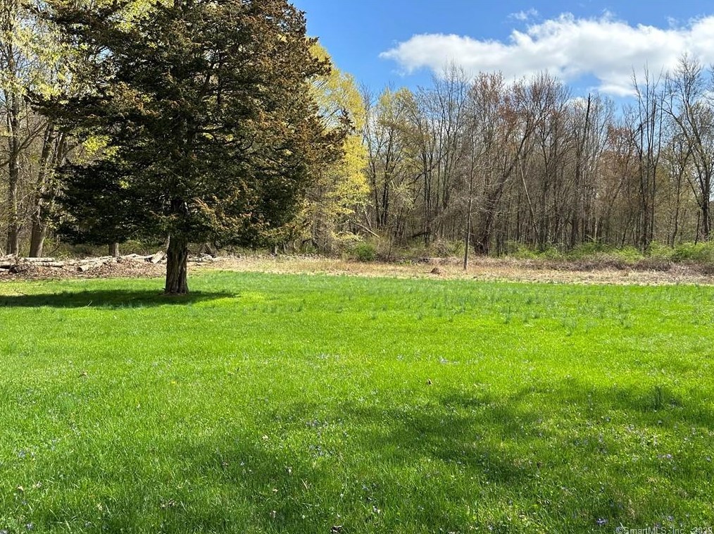 214 Berkshire Rd, Sandy Hook CT  06482-1548 exterior