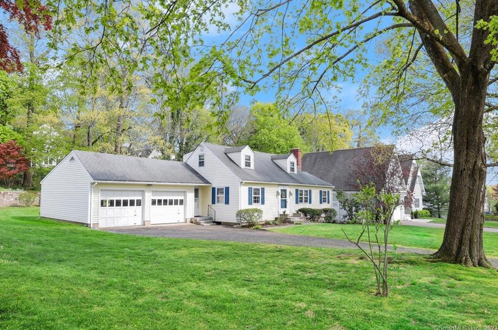 46 Hillside Ave, Tokeneke CT  06820-5010 exterior