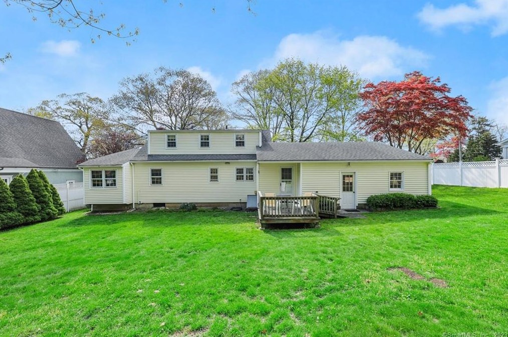 46 Hillside Ave, Tokeneke CT  06820-5010 exterior