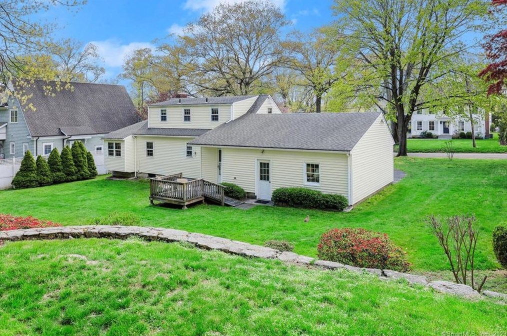 46 Hillside Ave, Tokeneke CT  06820-5010 exterior