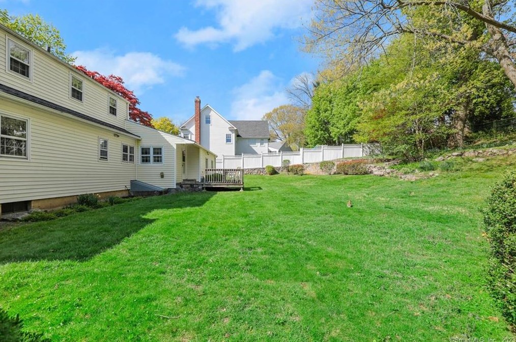 46 Hillside Ave, Tokeneke CT  06820-5010 exterior