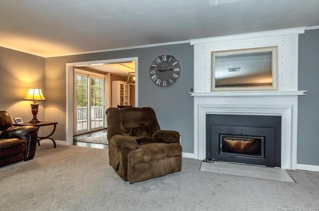 13 Beaverbrook Rd, Simsbury CT  06092-2702 exterior