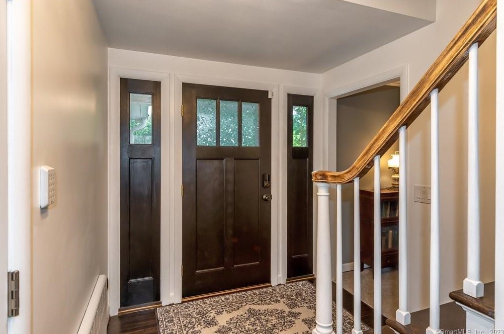 13 Beaverbrook Rd, Simsbury CT  06092-2702 exterior