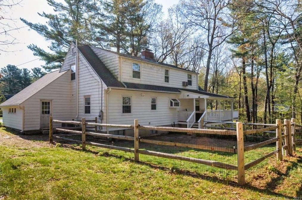 13 Beaverbrook Rd, Simsbury CT  06092-2702 exterior