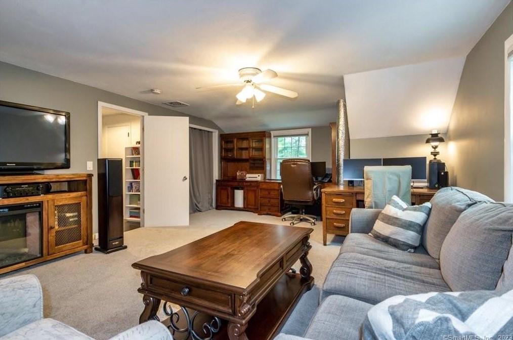 13 Beaverbrook Rd, Simsbury CT  06092-2702 exterior