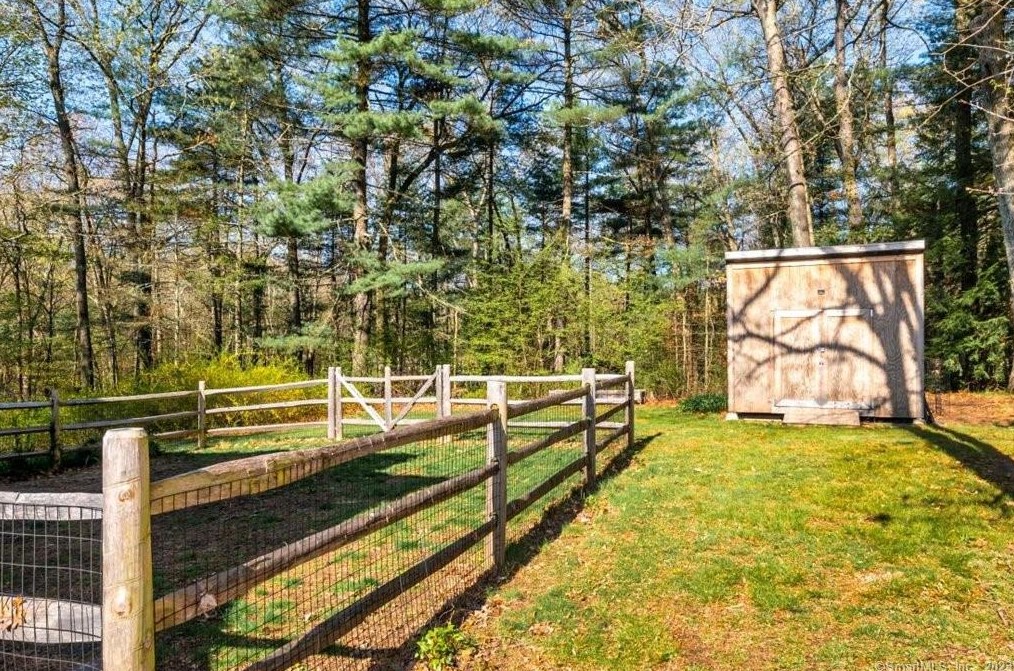 13 Beaverbrook Rd, Simsbury CT  06092-2702 exterior